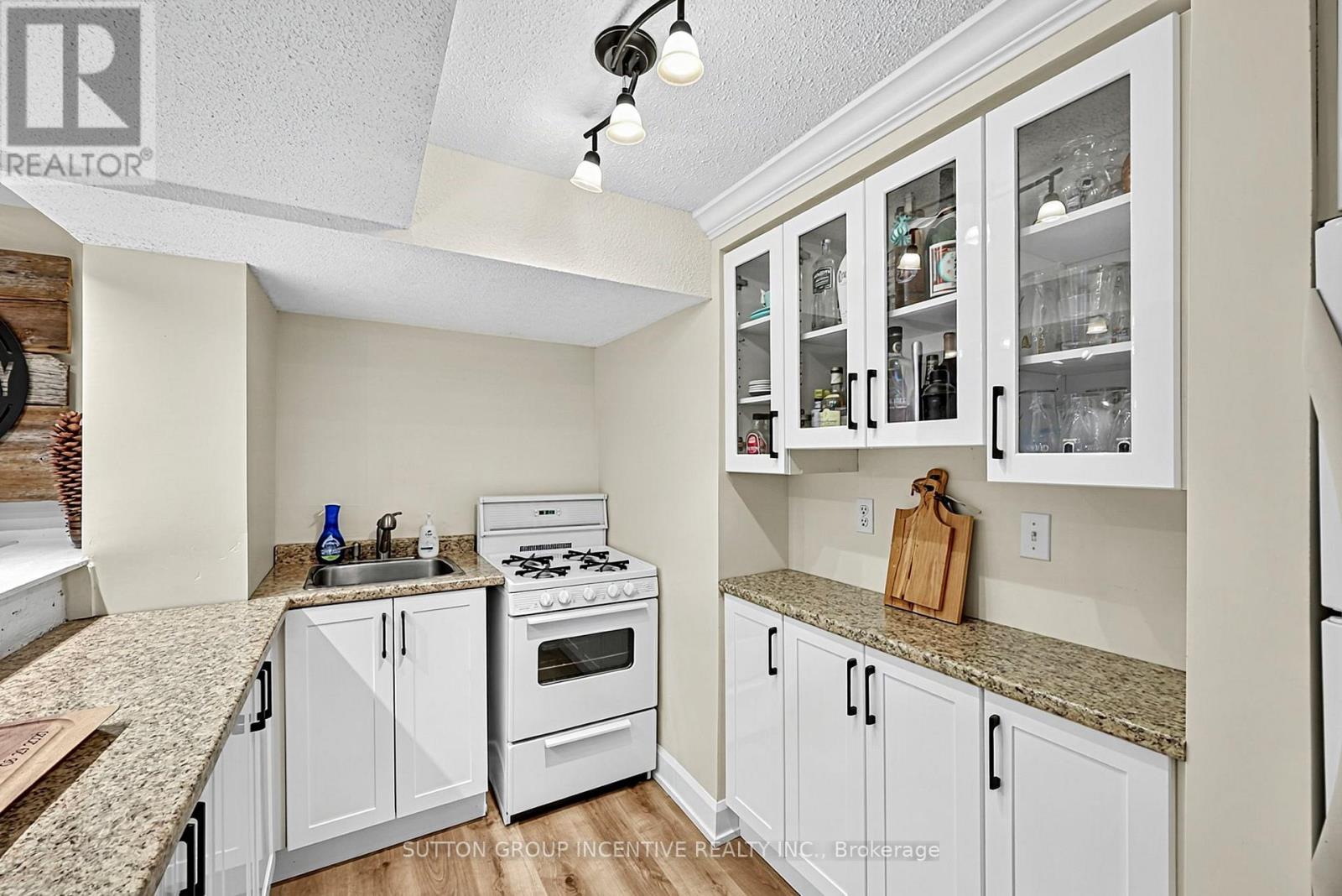 163 GROVE STREET E - Image 30