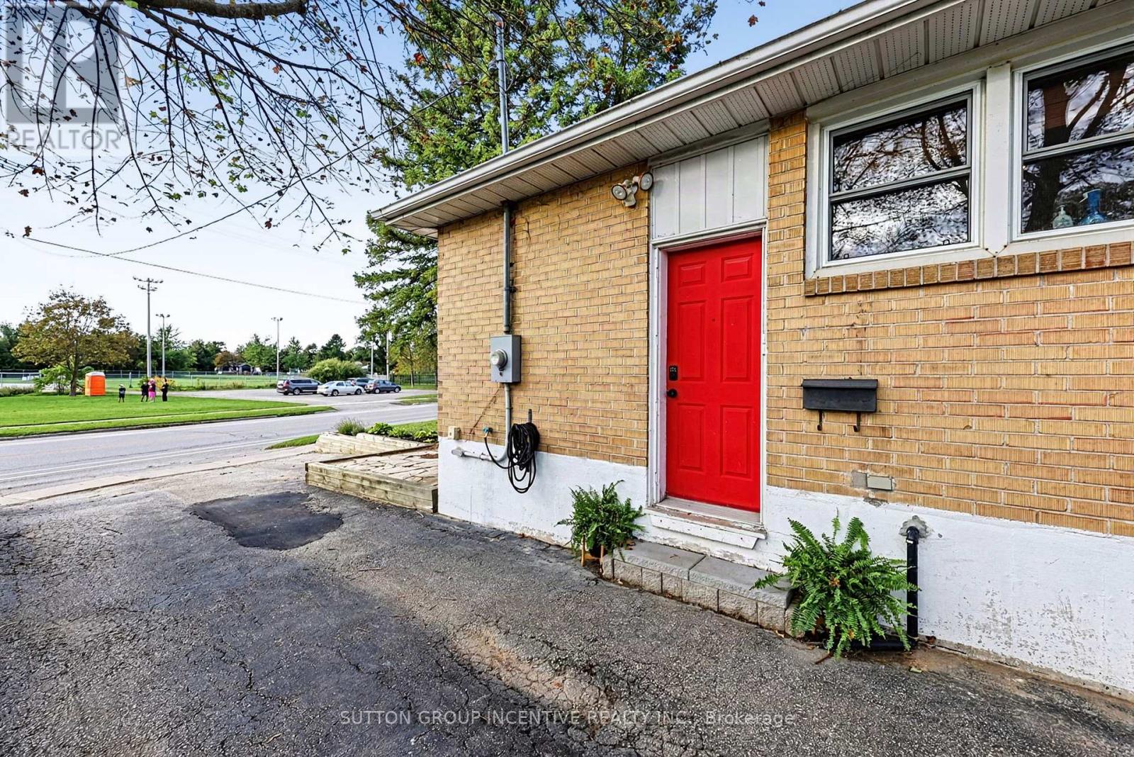 163 GROVE STREET E - 34
