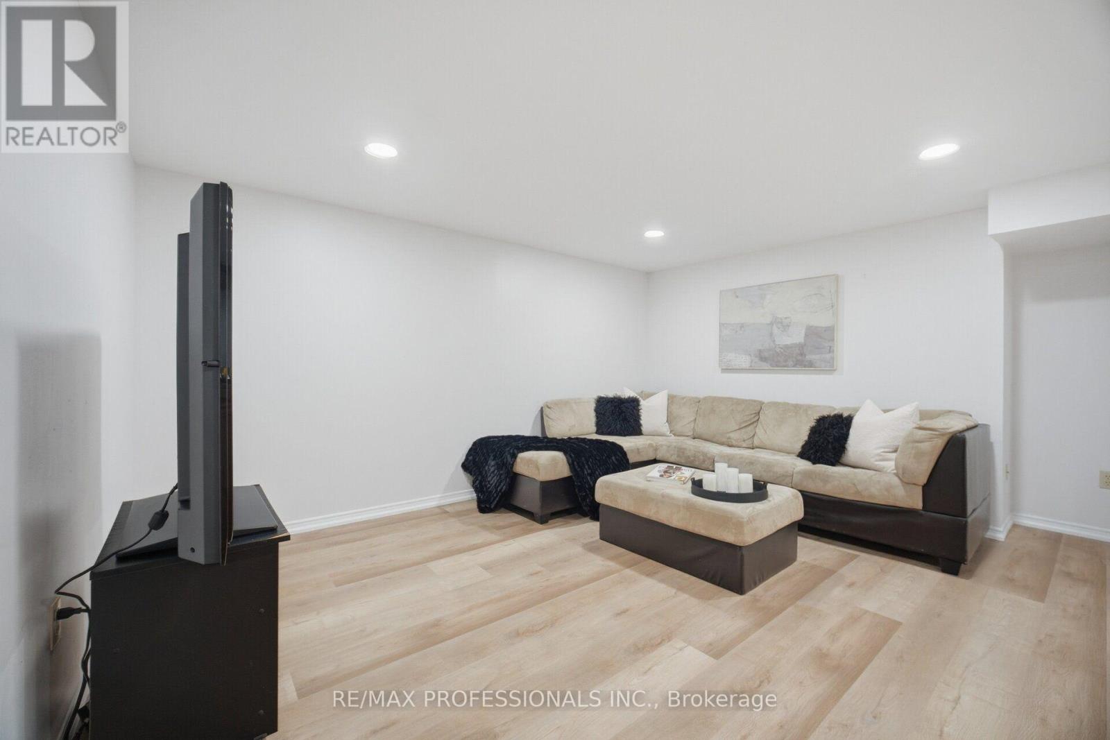 #140 3050 ORLEANS ROAD - 36