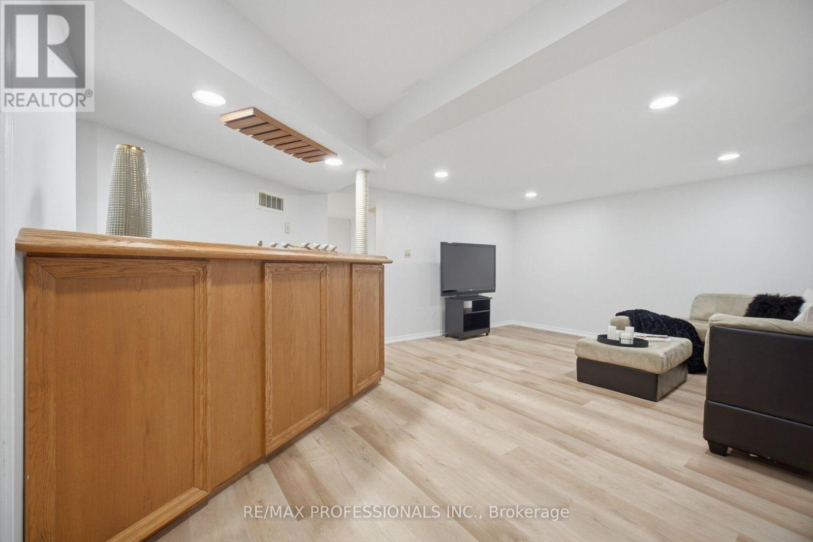 #140 3050 ORLEANS ROAD - 40