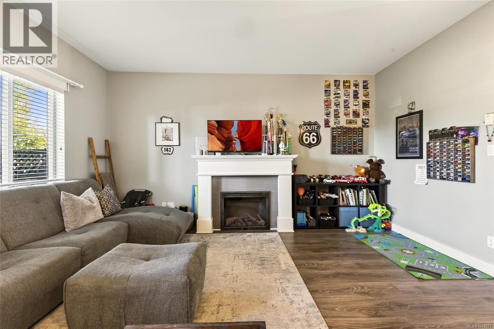 1195 Parkdale Creek Gdns - Image 6
