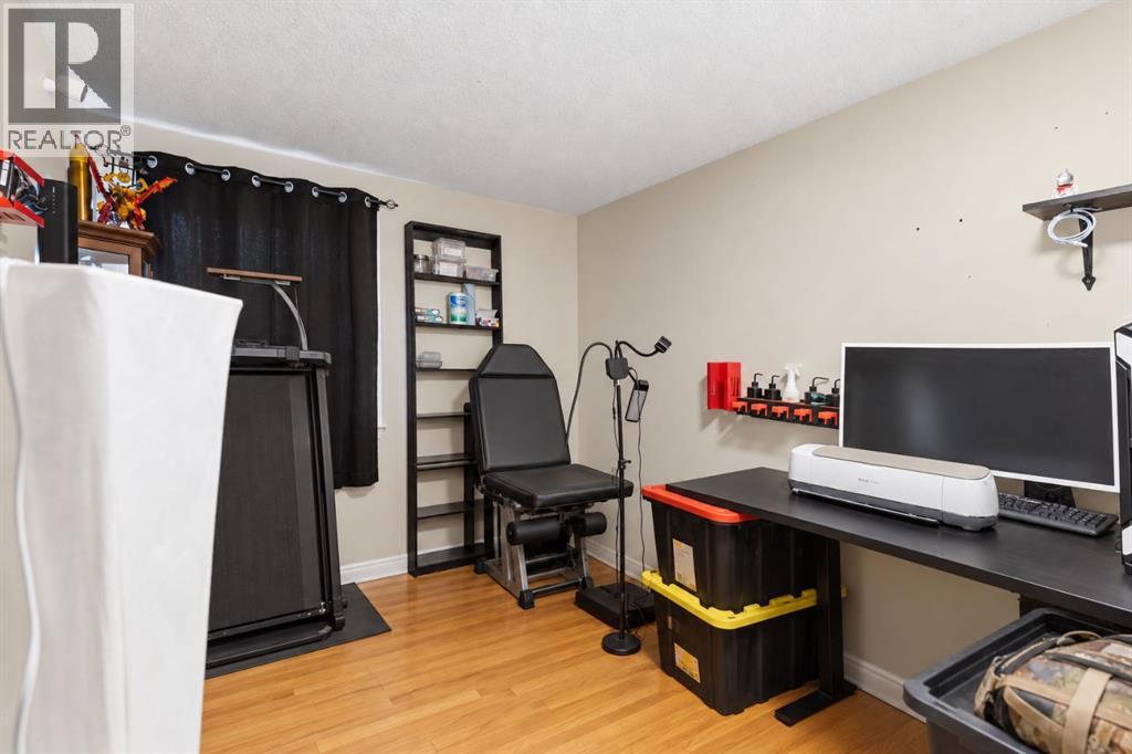 3103 41 Street SW - 23