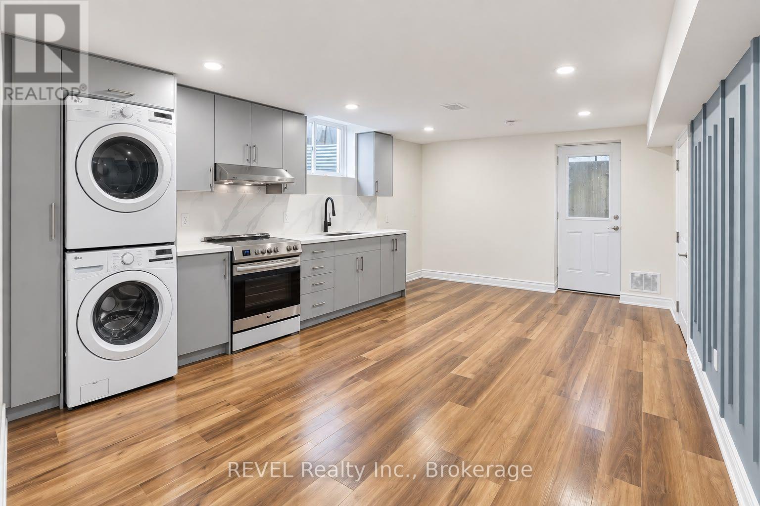 LOWER - 15 IRONWOOD COURT, Thorold (Confederation Heights) — photo 2