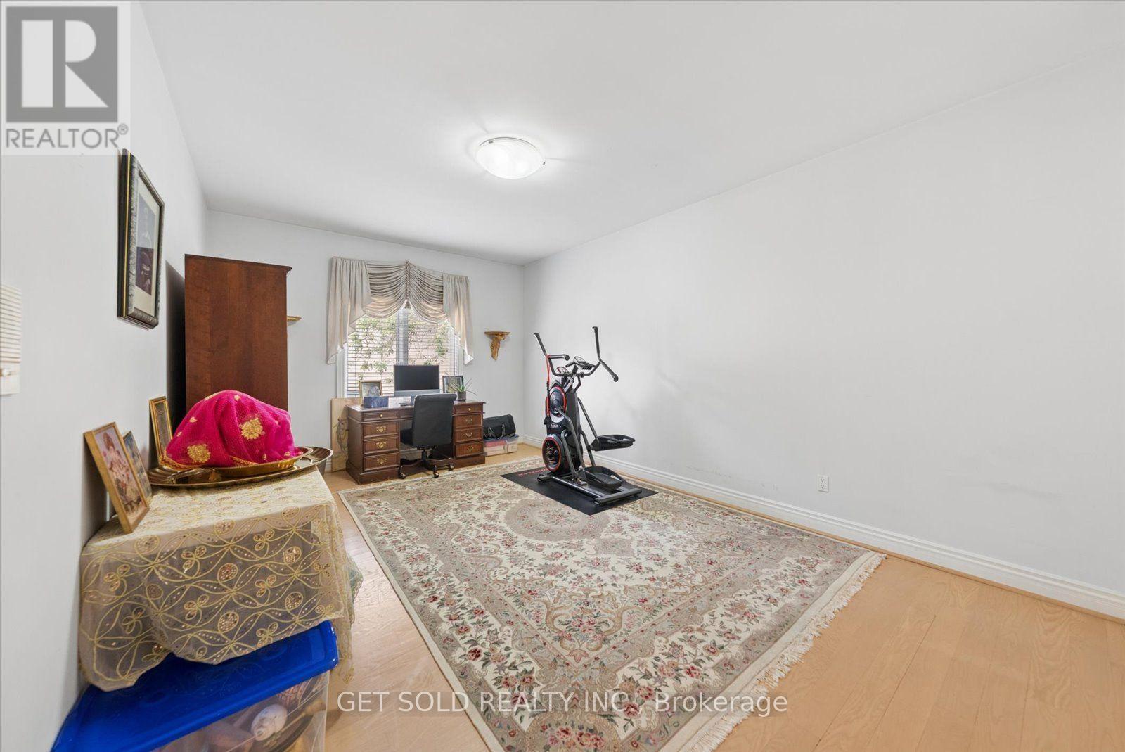 46 WIMPOLE DRIVE - 25