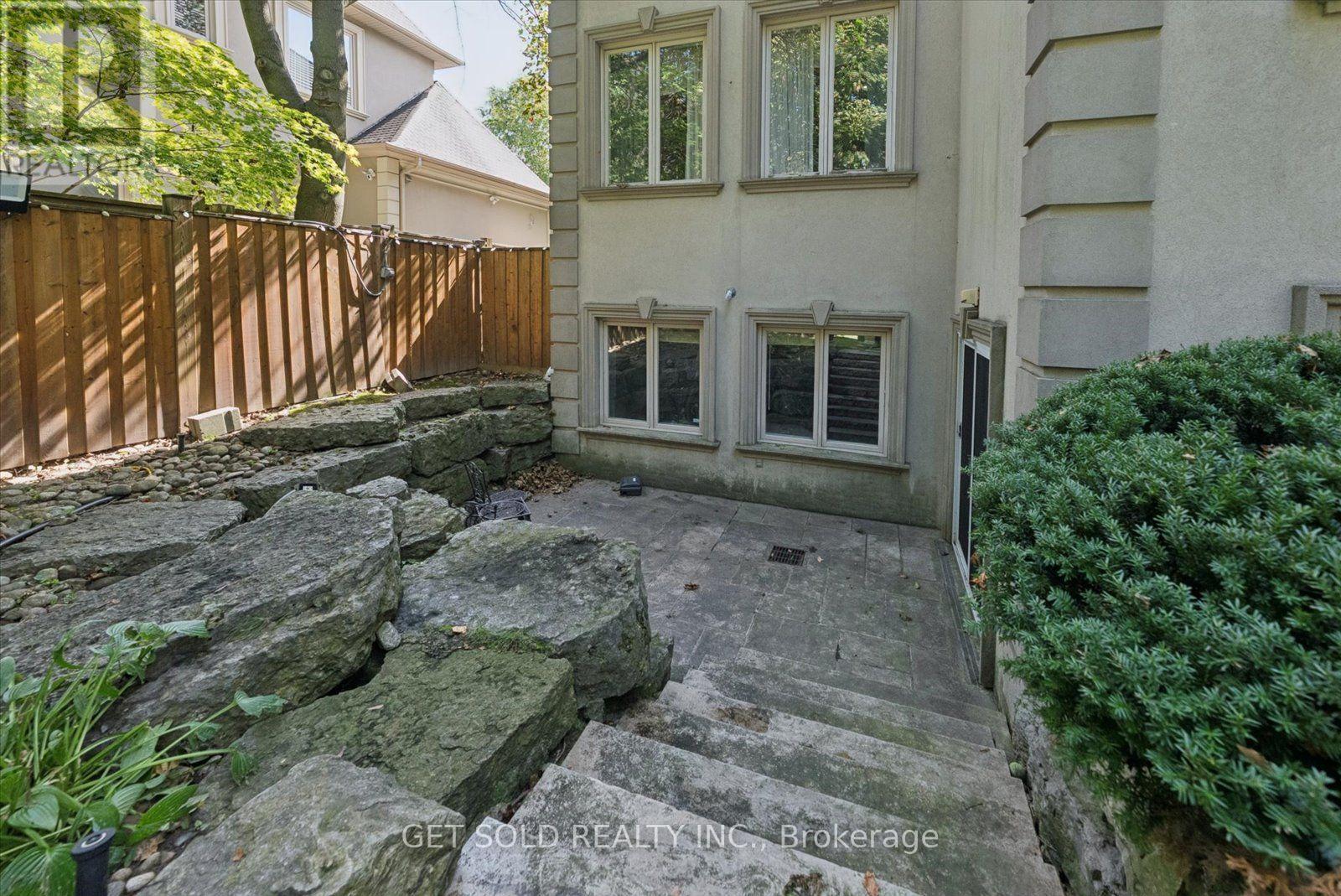 46 WIMPOLE DRIVE - 46