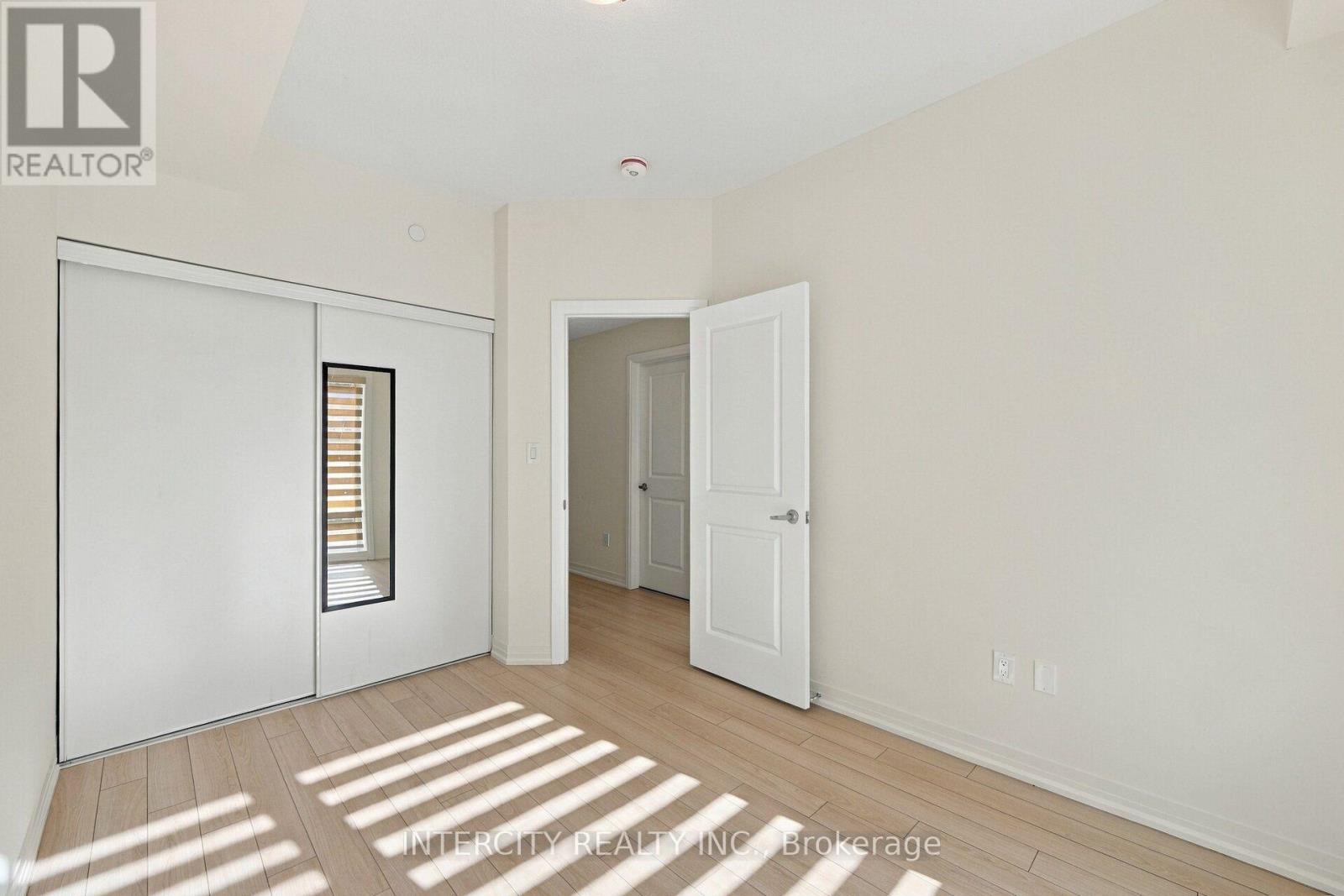 #4 235 MCLEVIN AVENUE - 16