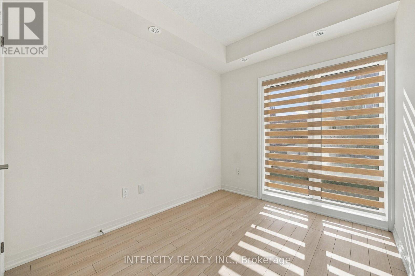 #4 235 MCLEVIN AVENUE - 17