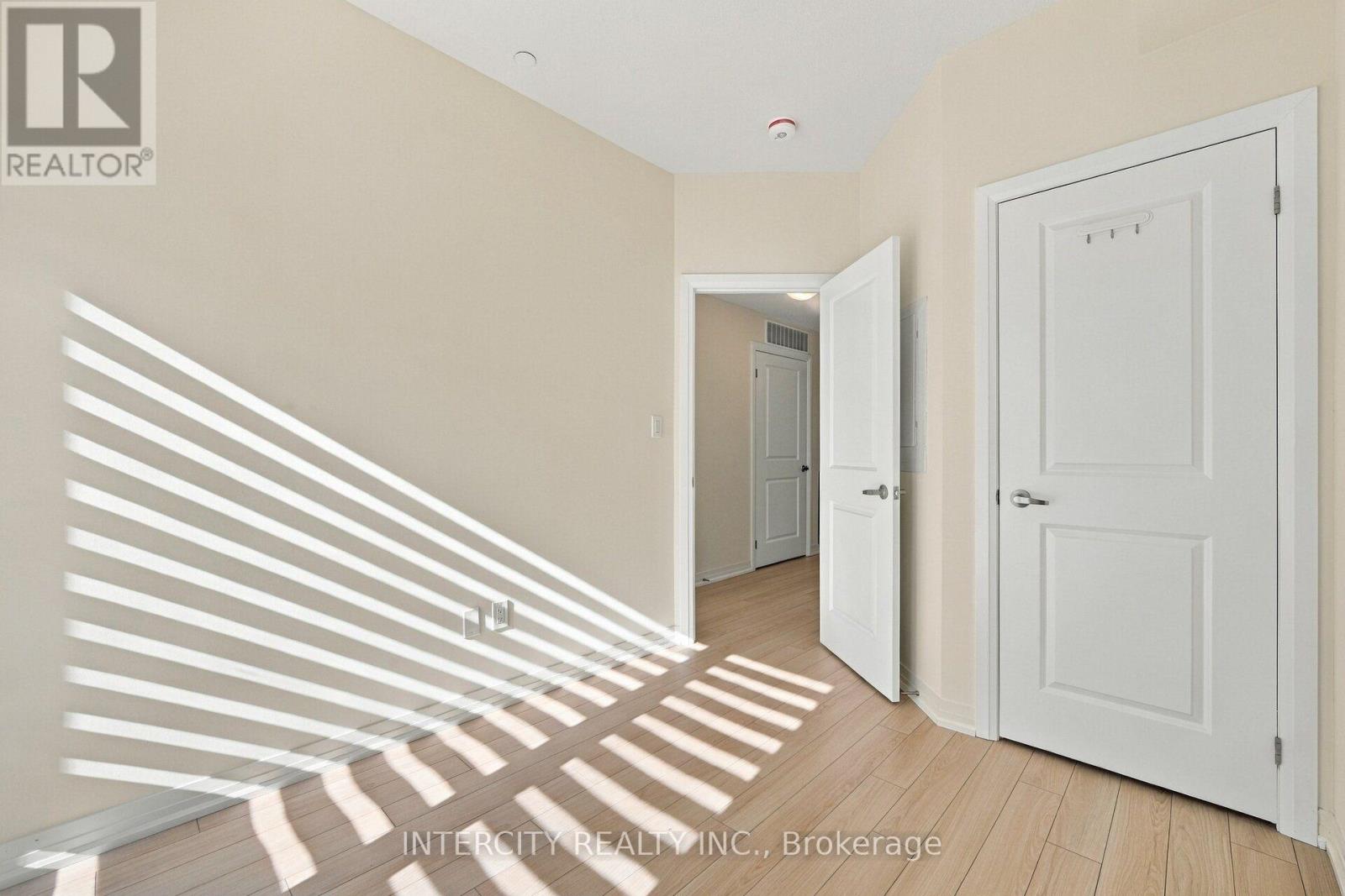 #4 235 MCLEVIN AVENUE - 18