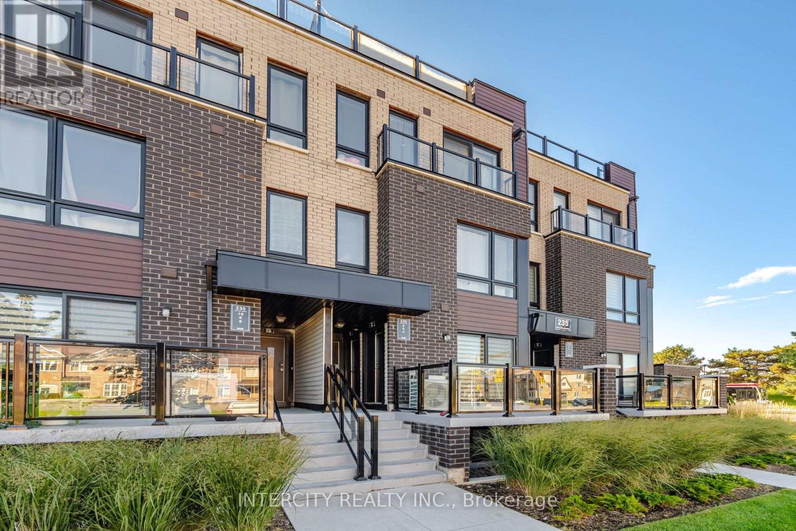 #4 235 MCLEVIN AVENUE - 2