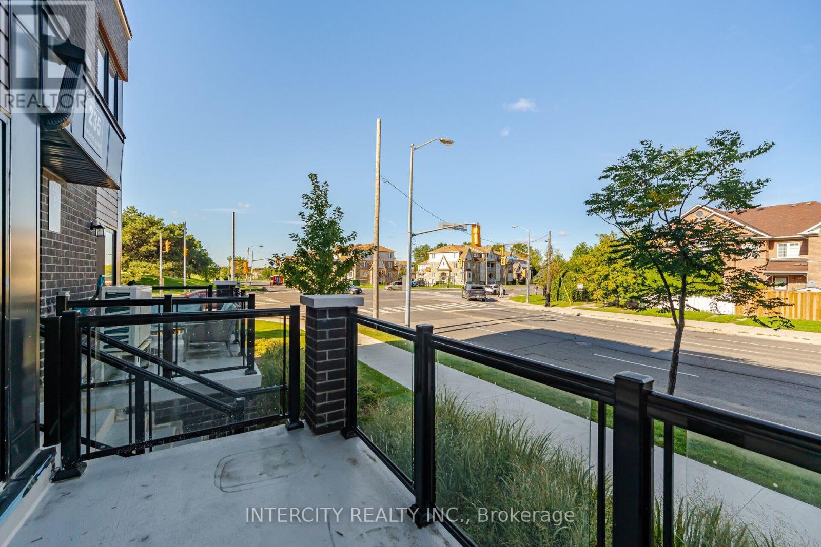#4 235 MCLEVIN AVENUE - 22