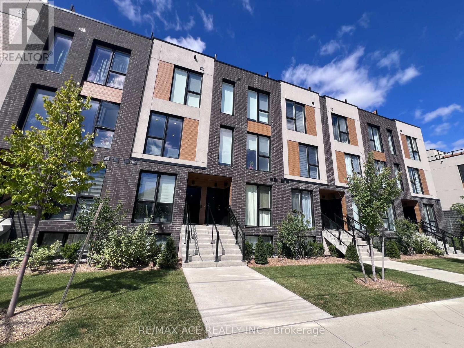 11 - 168 CLONMORE DRIVE, Toronto (Birchcliffe-Cliffside)