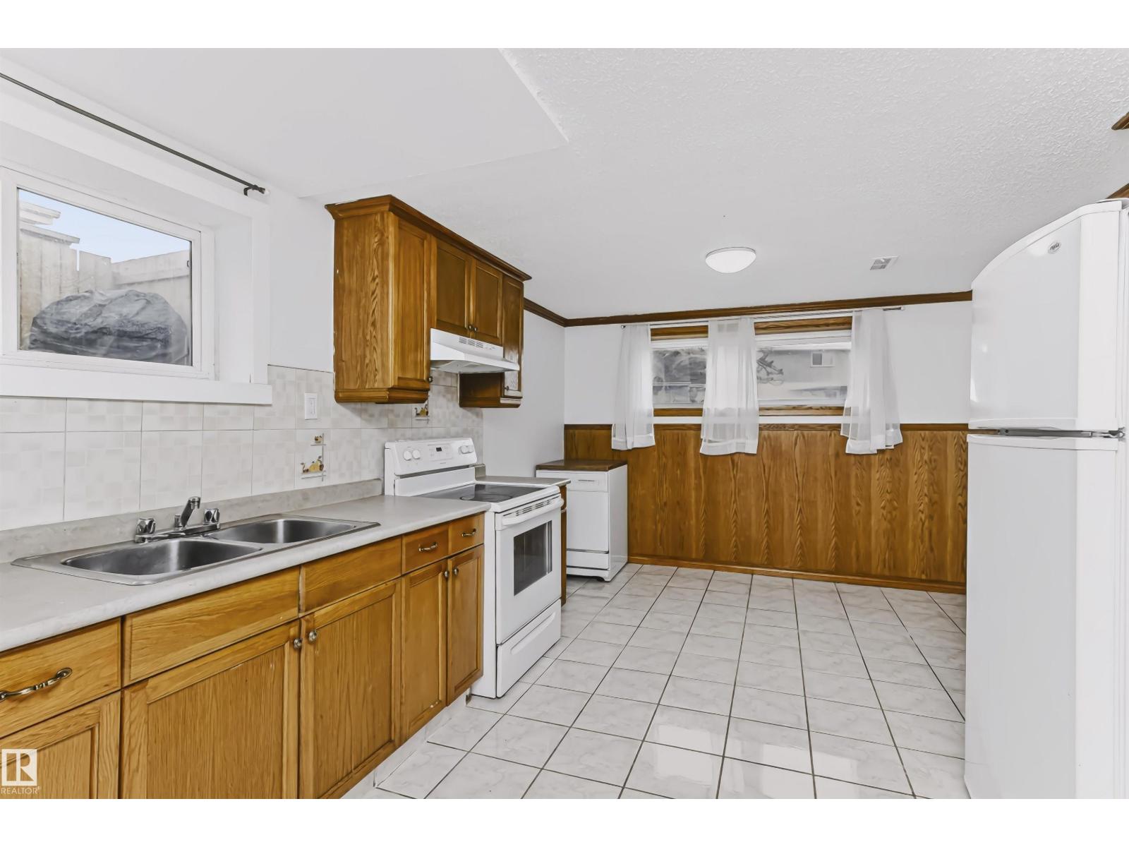 11624 152 AV NW - 34