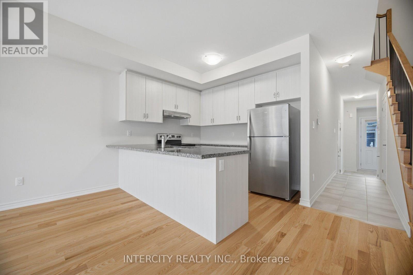 1378 NATIONAL COMMON, Burlington (Tyandaga) — photo 10