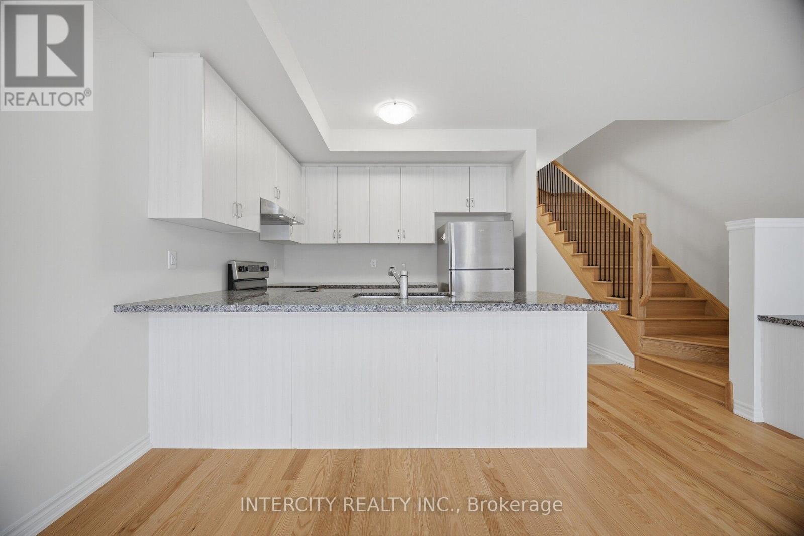 1378 NATIONAL COMMON, Burlington (Tyandaga) — photo 11