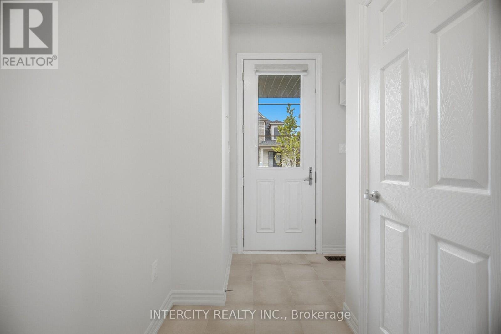 1378 NATIONAL COMMON, Burlington (Tyandaga) — photo 7