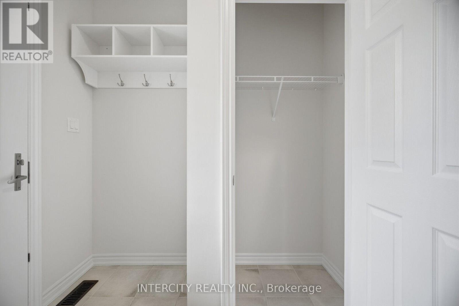 1378 NATIONAL COMMON, Burlington (Tyandaga) — photo 8