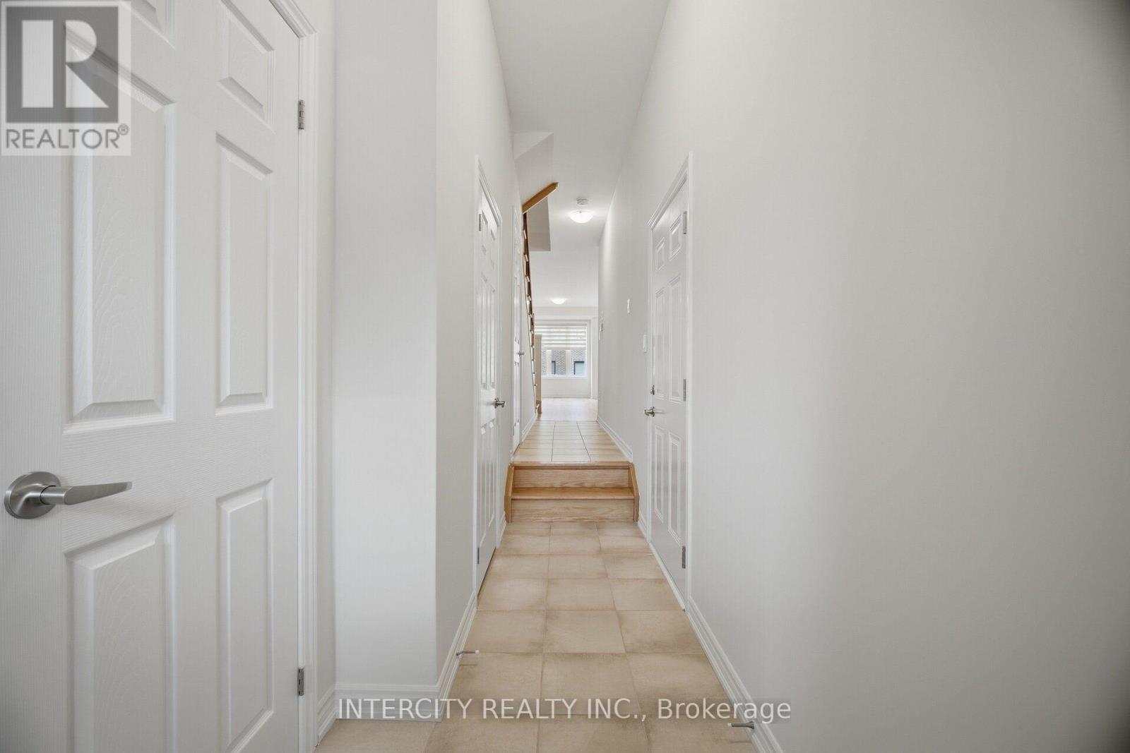 1378 NATIONAL COMMON, Burlington (Tyandaga) — photo 9