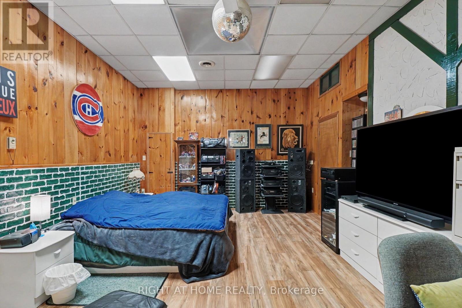 2398 WOODS STREET - Image 22