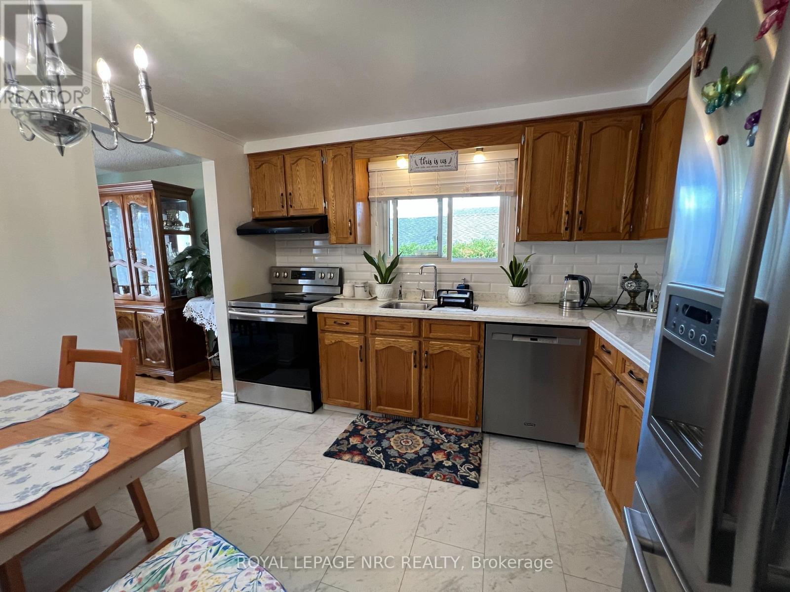 127 KEEFER ROAD, Thorold (Confederation Heights) — photo 8