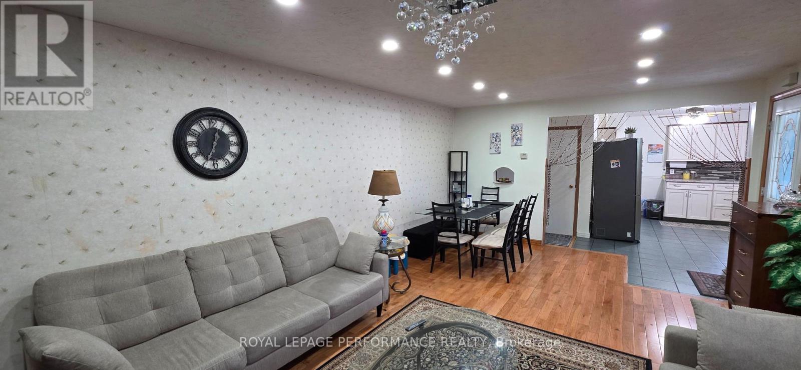 641 BURTON AVENUE, Cornwall — photo 4