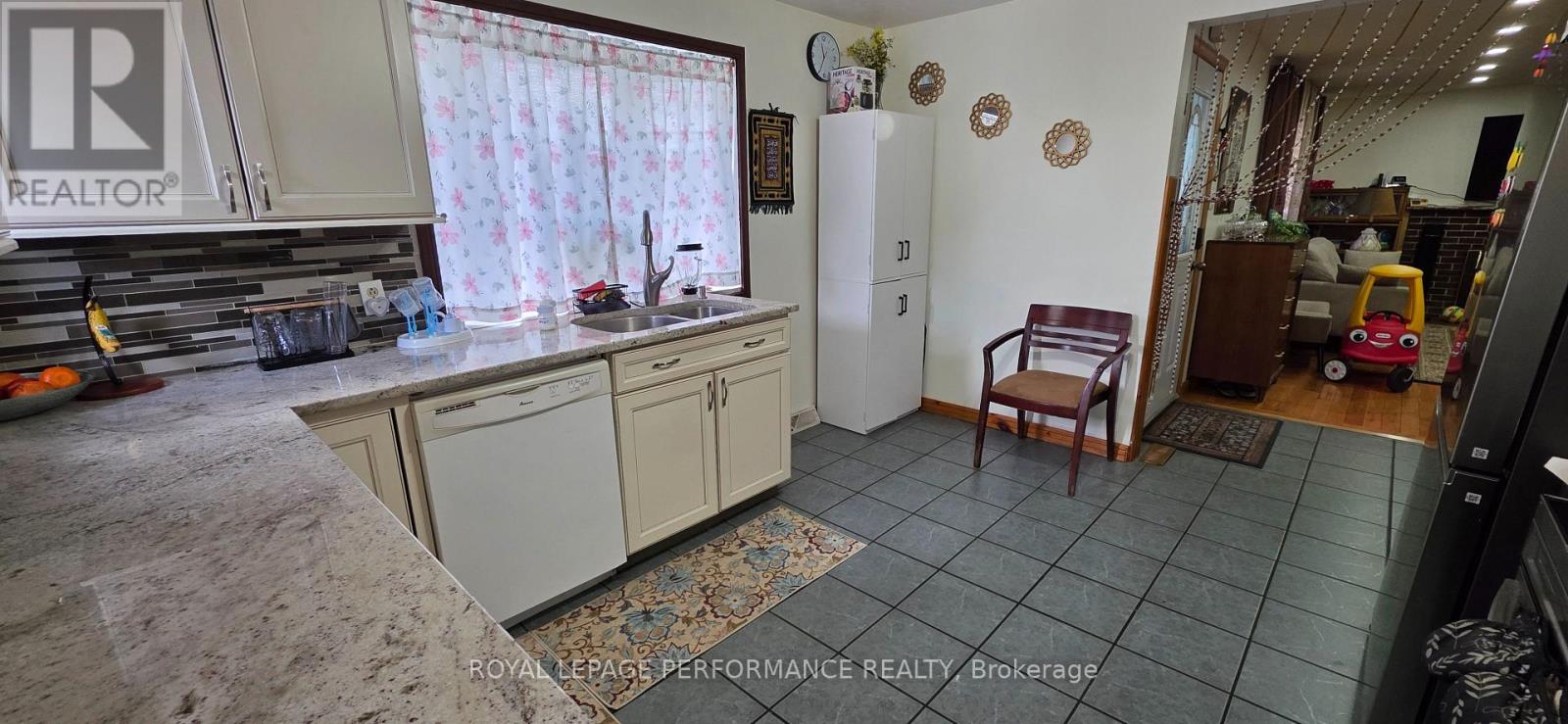 641 BURTON AVENUE, Cornwall — photo 6
