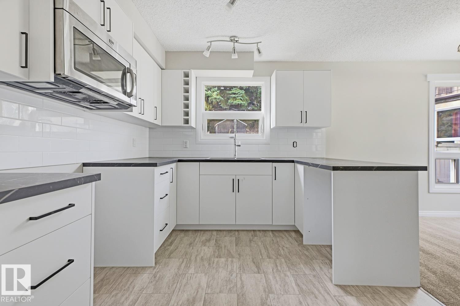 10621 BEAUMARIS RD NW - Image 21