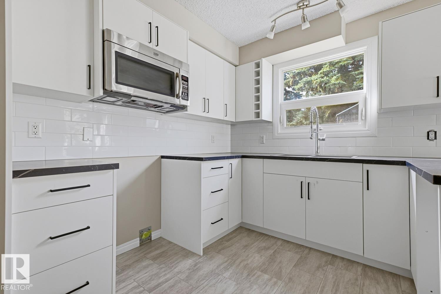 10621 BEAUMARIS RD NW - 23