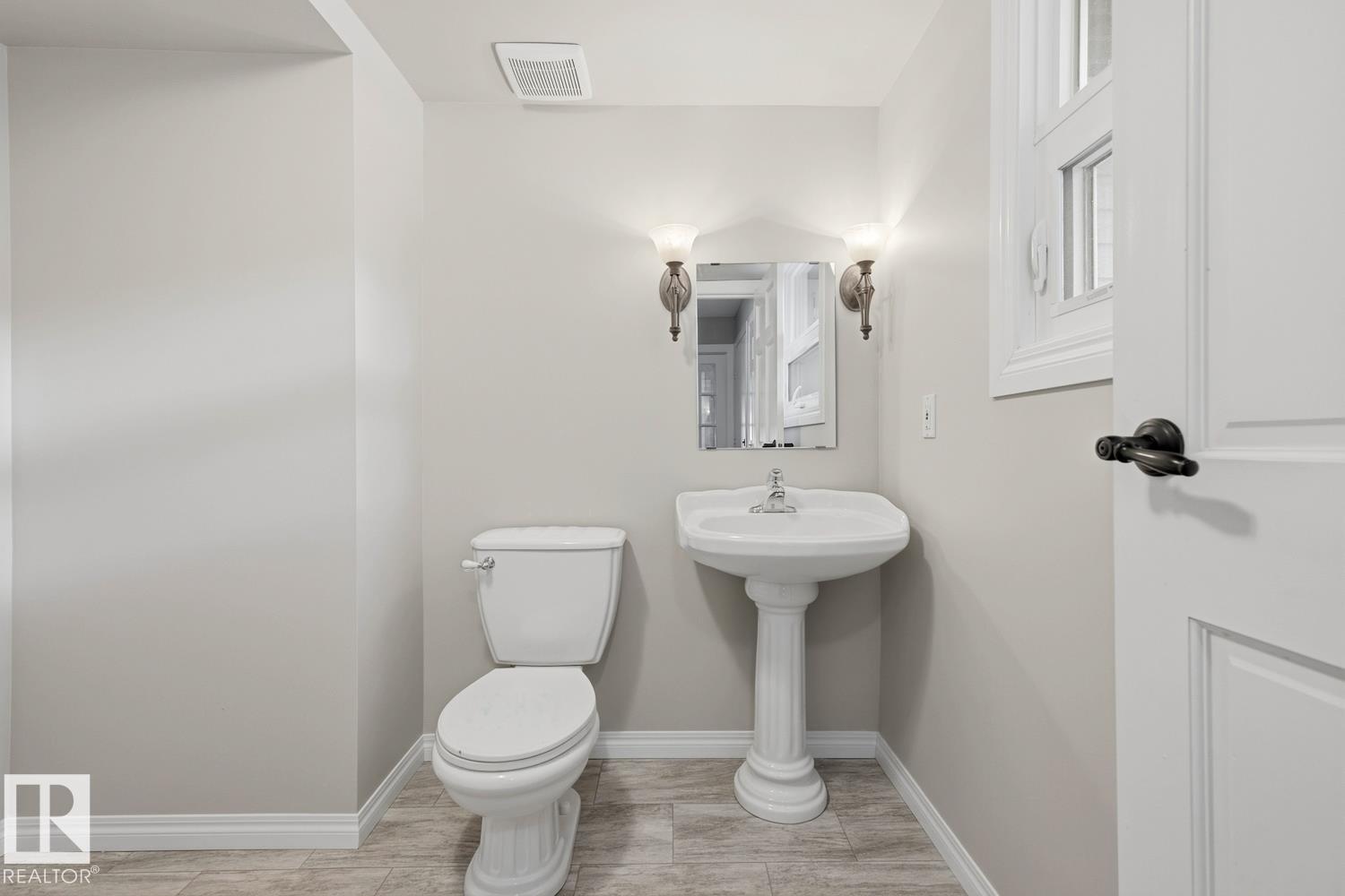 10621 Beaumaris Rd NW photo 5 — MLS® E4509546