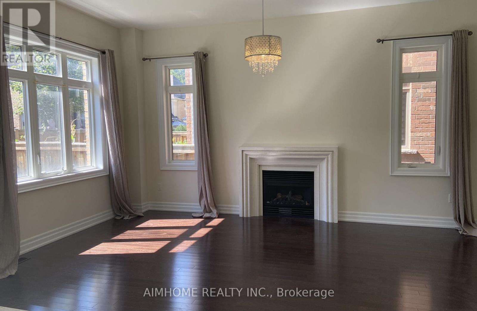 119 HACKWOOD CRESCENT, Aurora (Aurora Grove) — photo 2