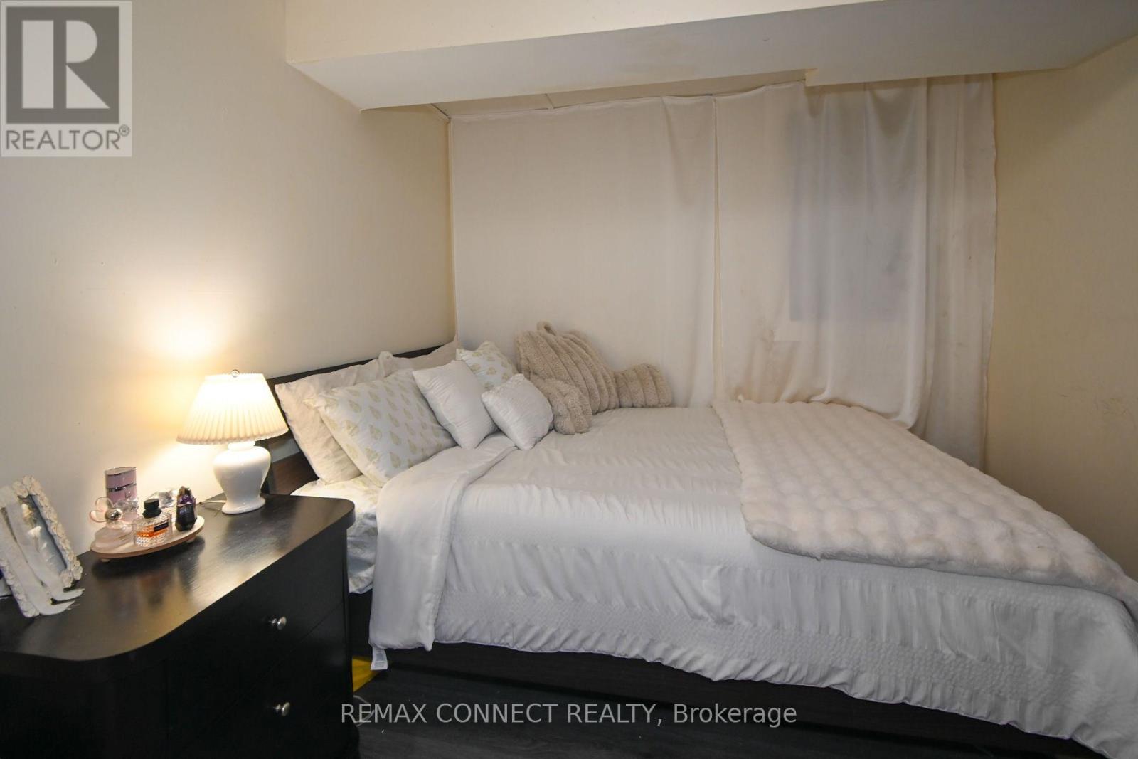 24 LALTON PLACE - 34
