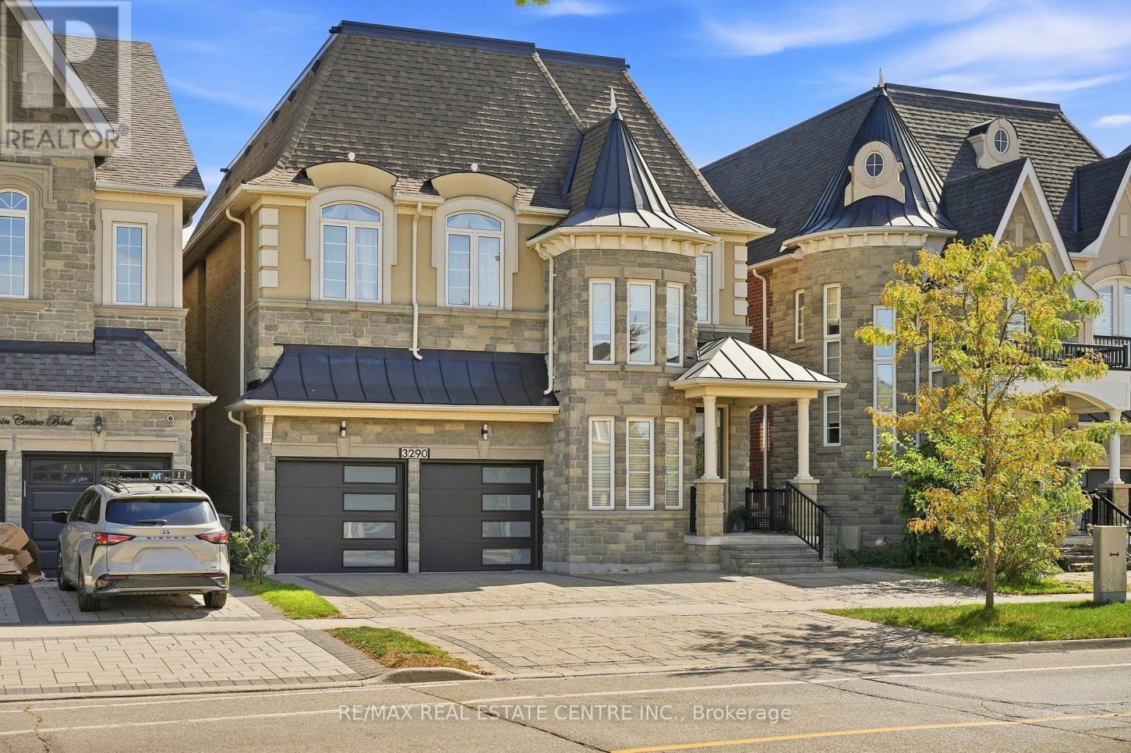 3290 ERIN CENTRE BOULEVARD - 3