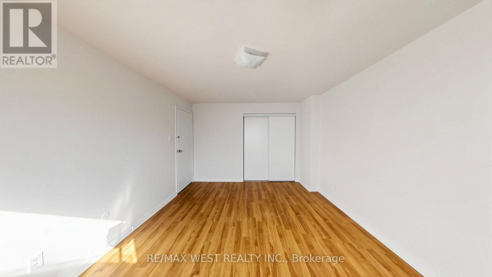 #24 25 GOSFORD BOULEVARD - Image 30