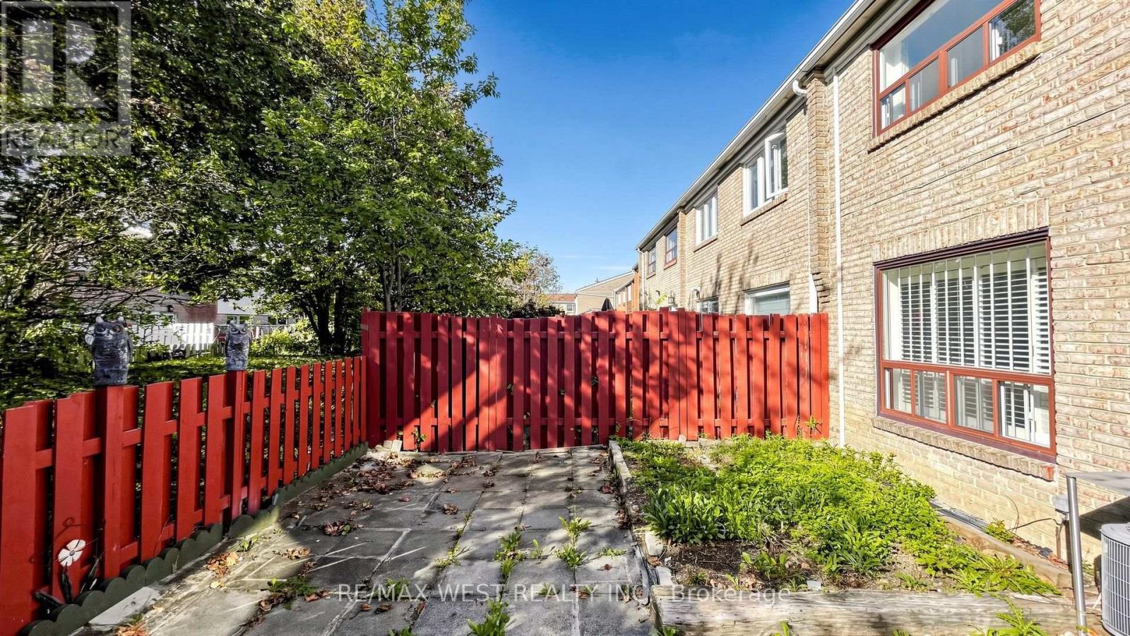 #24 25 GOSFORD BOULEVARD - Image 36