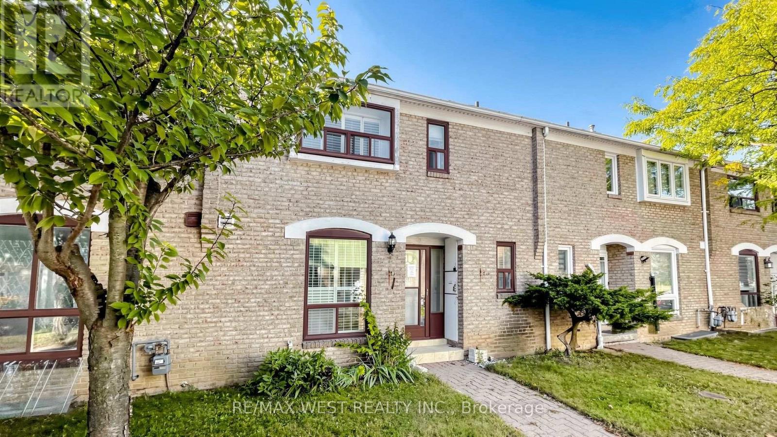 Photo of 24 - 25 GOSFORD BOULEVARD
