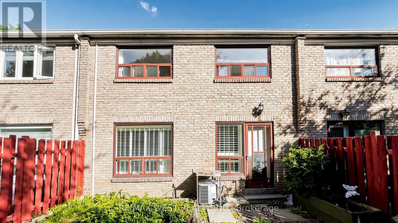 #24 25 GOSFORD BOULEVARD - Image 39
