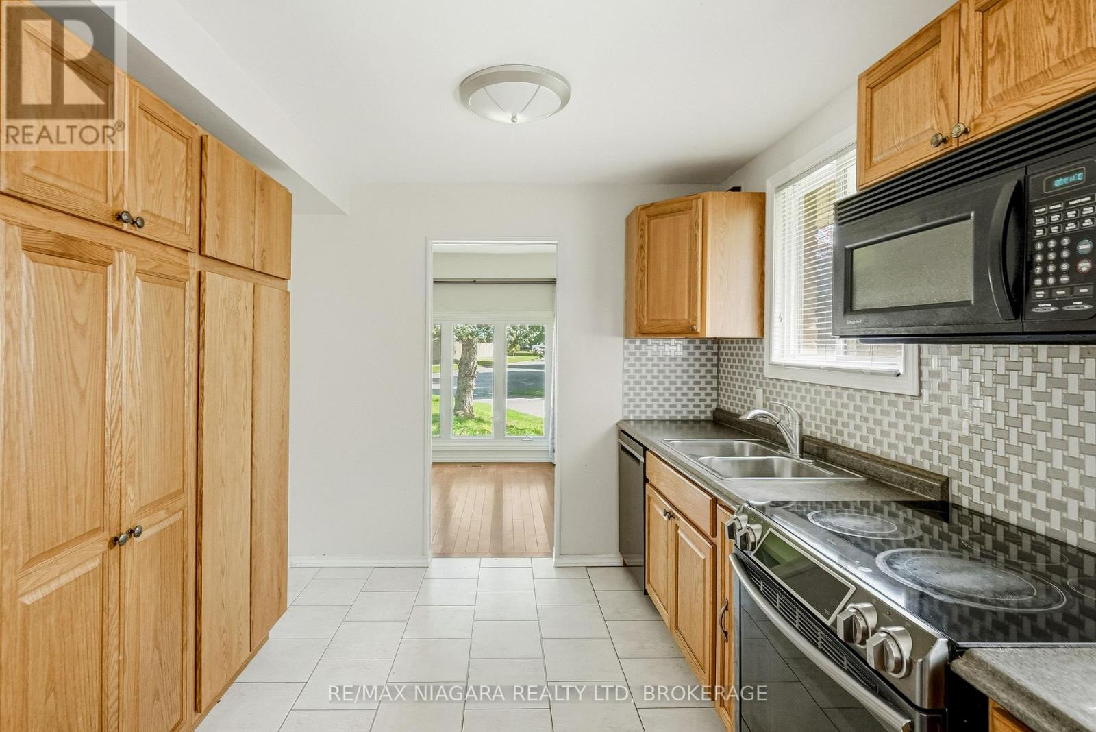 71 GLENAYR PLACE - 13