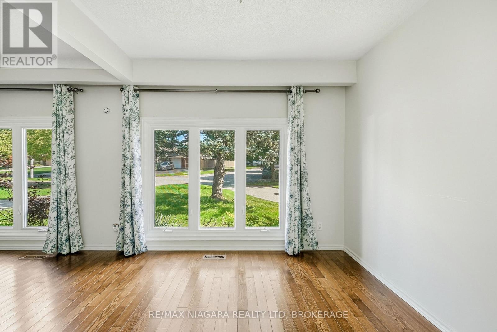 71 GLENAYR PLACE - 9