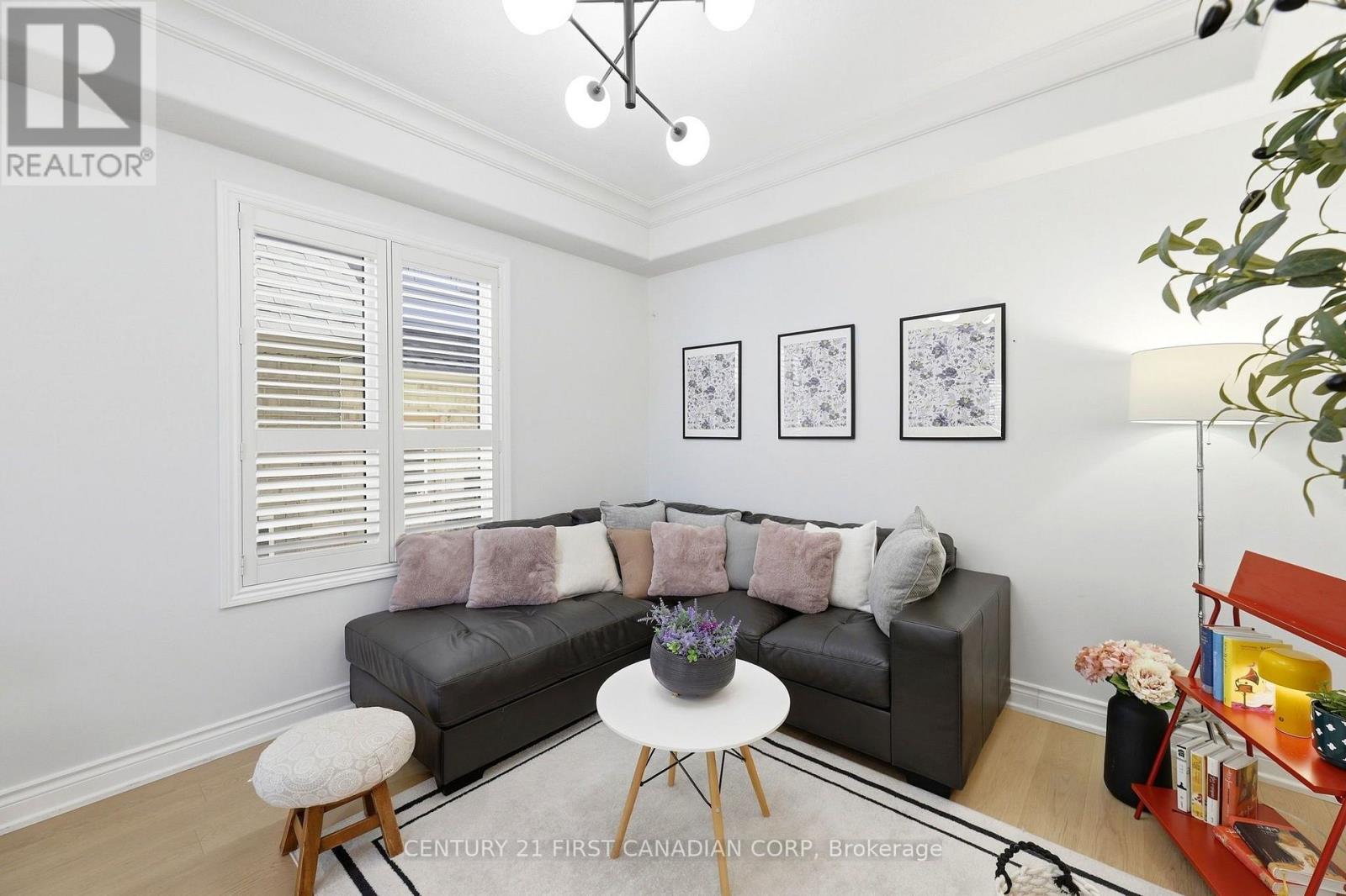 1569 SHORE ROAD, London South (South A) — photo 9