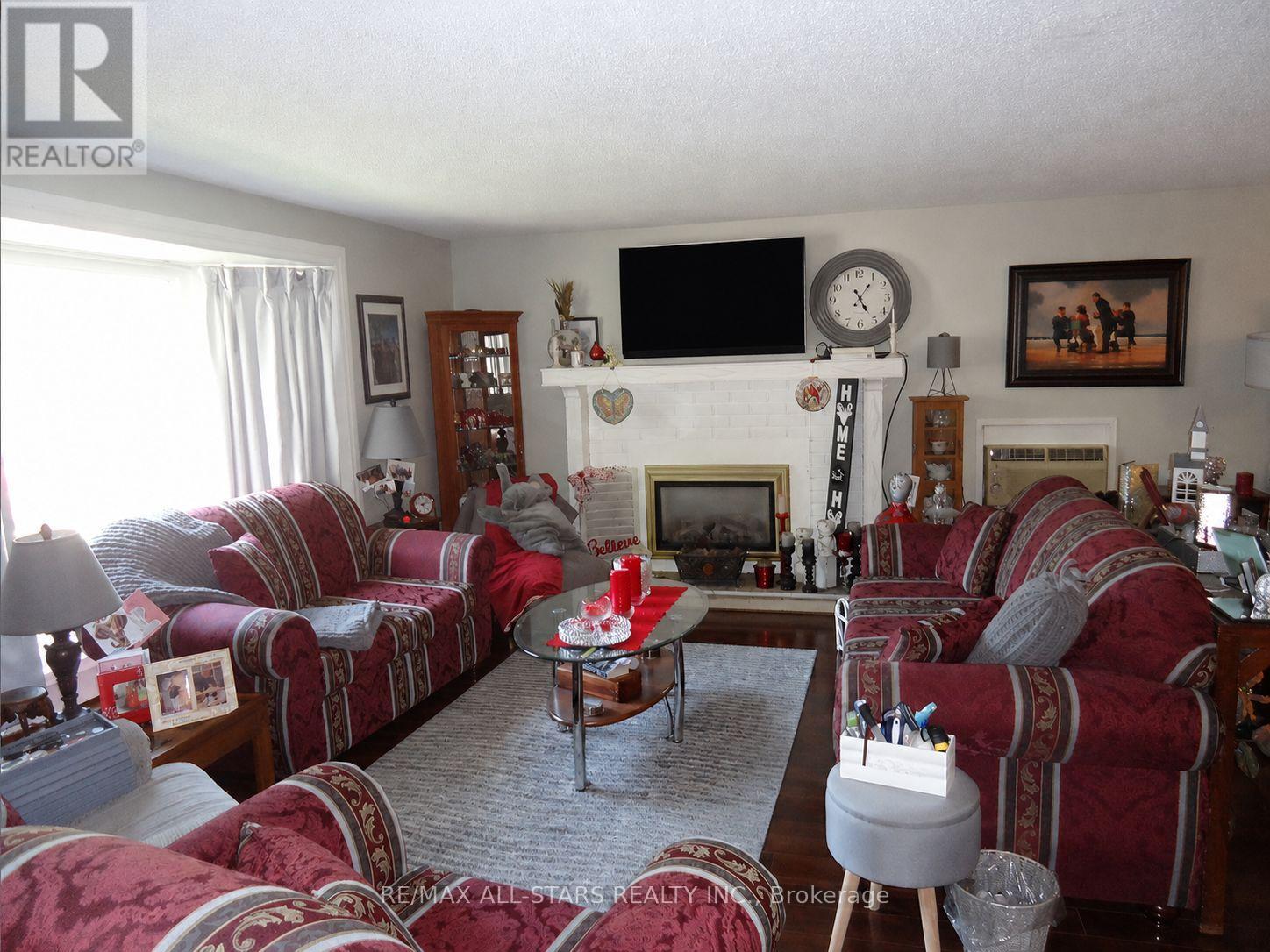 17 PINERIDGE COURT, Clarington (Newcastle) — photo 2