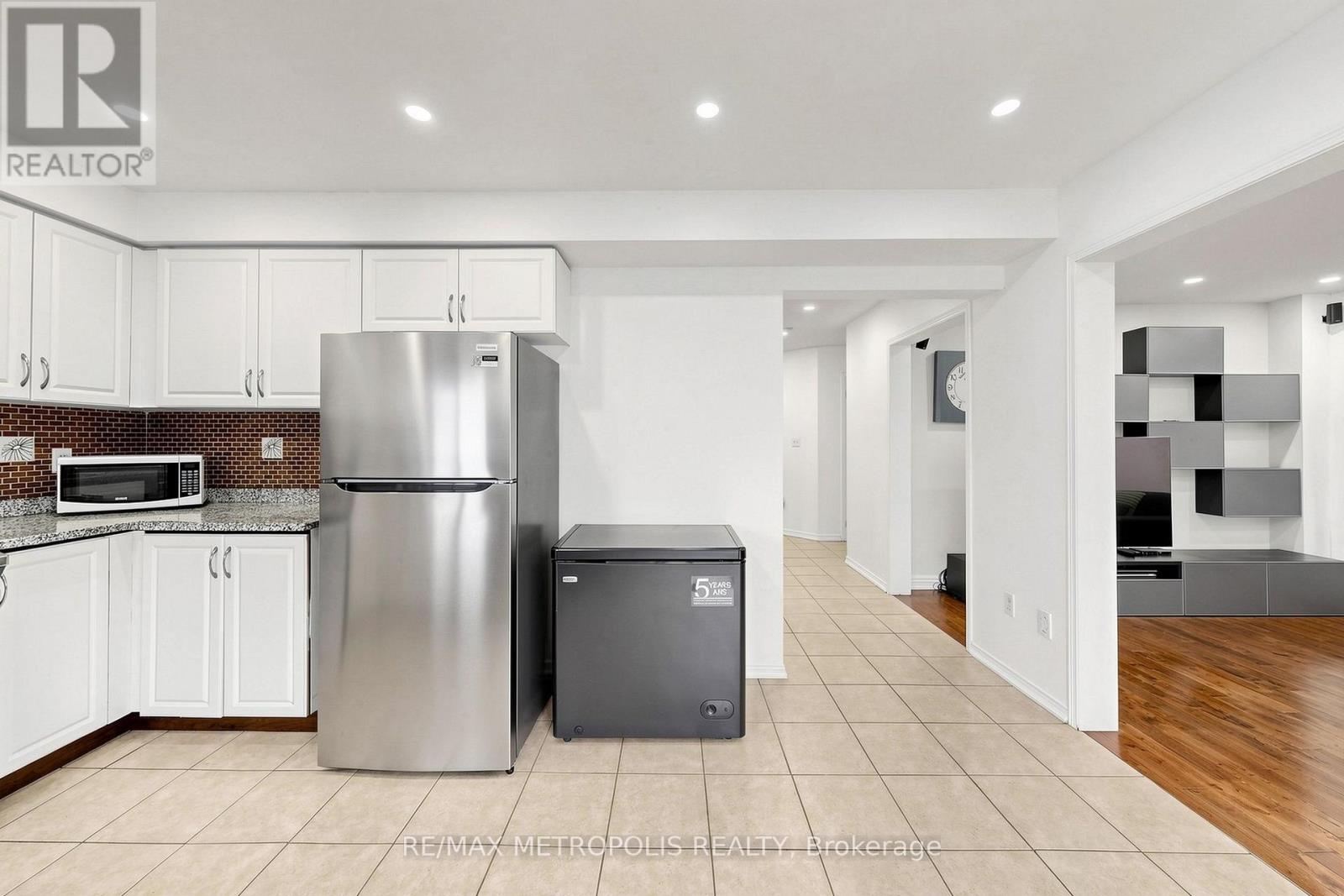 7 OCEANPEARL CRESCENT, Whitby (Blue Grass Meadows) — photo 11