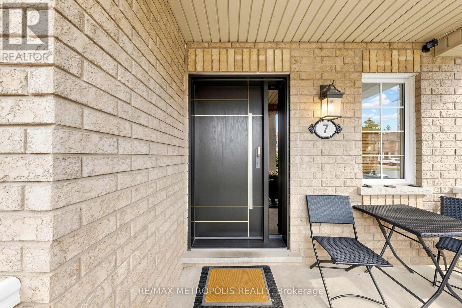 7 OCEANPEARL CRESCENT, Whitby (Blue Grass Meadows) — photo 4