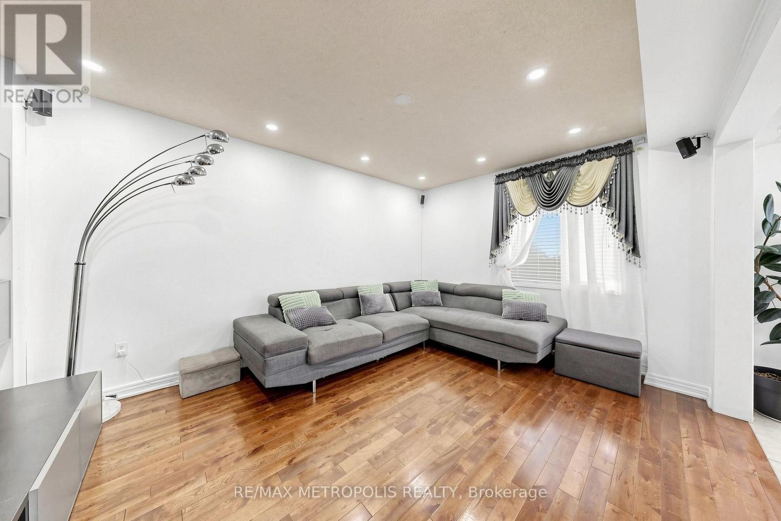 7 OCEANPEARL CRESCENT, Whitby (Blue Grass Meadows) — photo 5