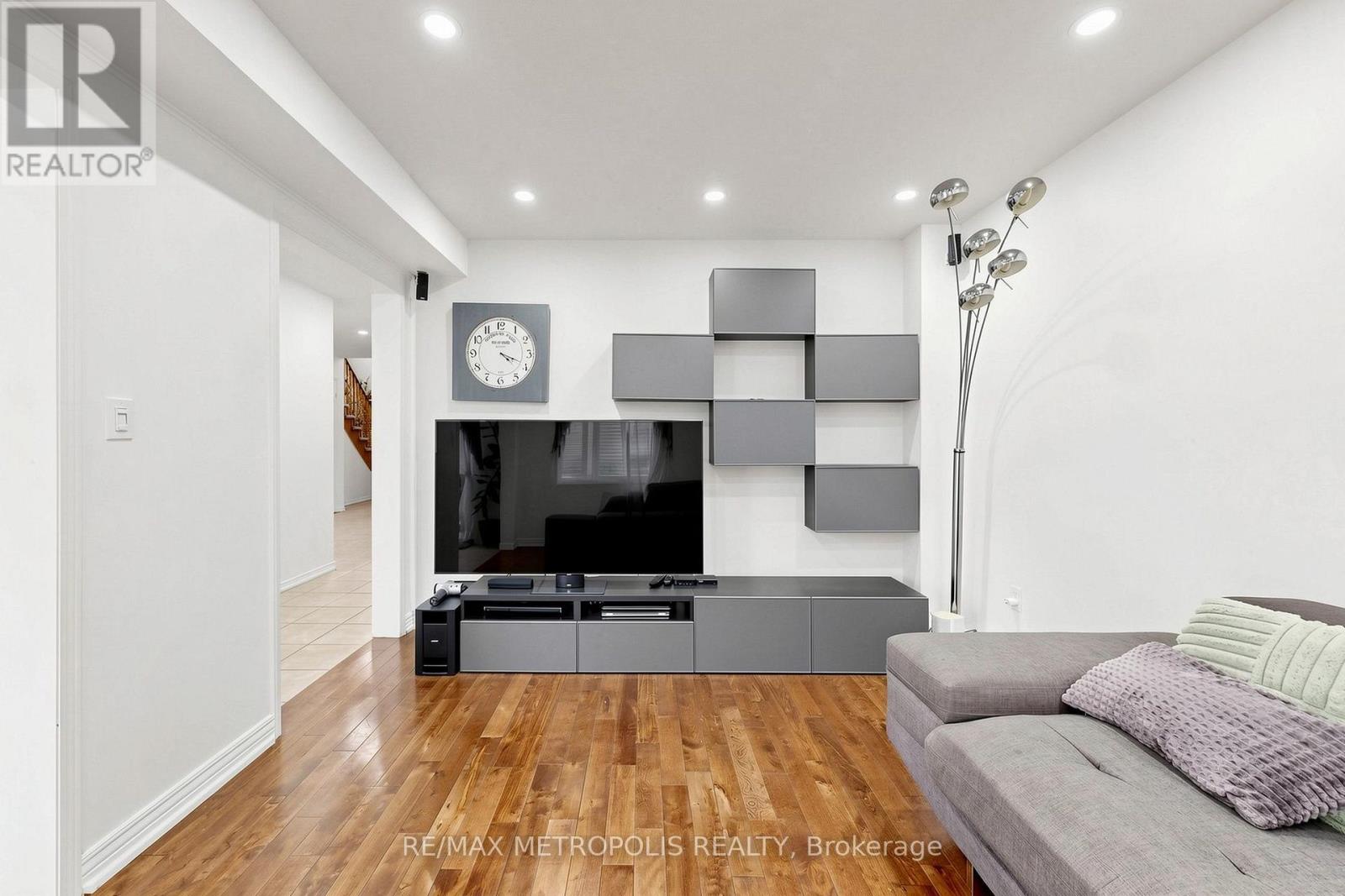 7 OCEANPEARL CRESCENT, Whitby (Blue Grass Meadows) — photo 8