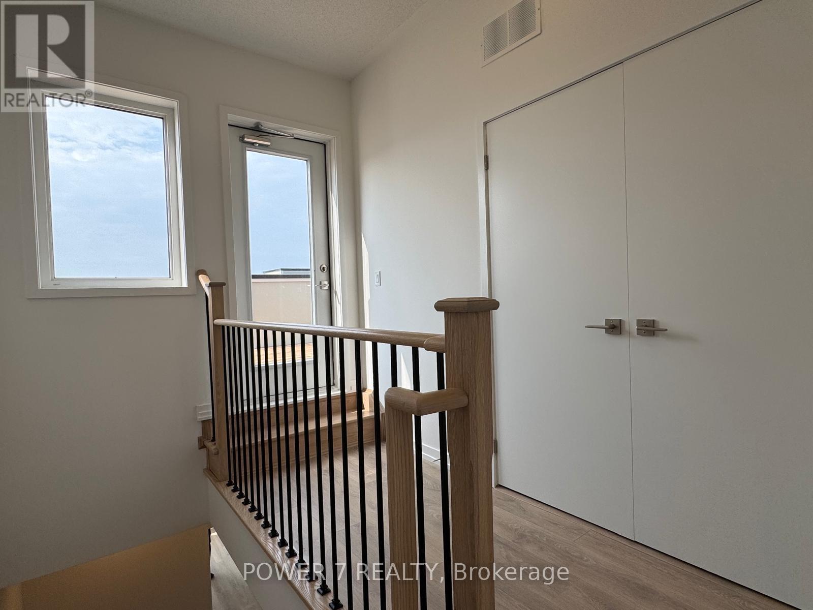 22 - 14 LYTHAM GREEN CIRCLE, Newmarket (Glenway Estates) — photo 12