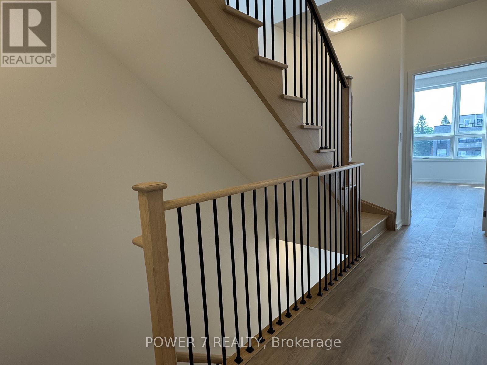 22 - 14 LYTHAM GREEN CIRCLE, Newmarket (Glenway Estates) — photo 8