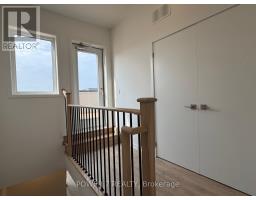22 - 14 Lytham Green Circle, Newmarket, ON L3Y0H4 Photo 12