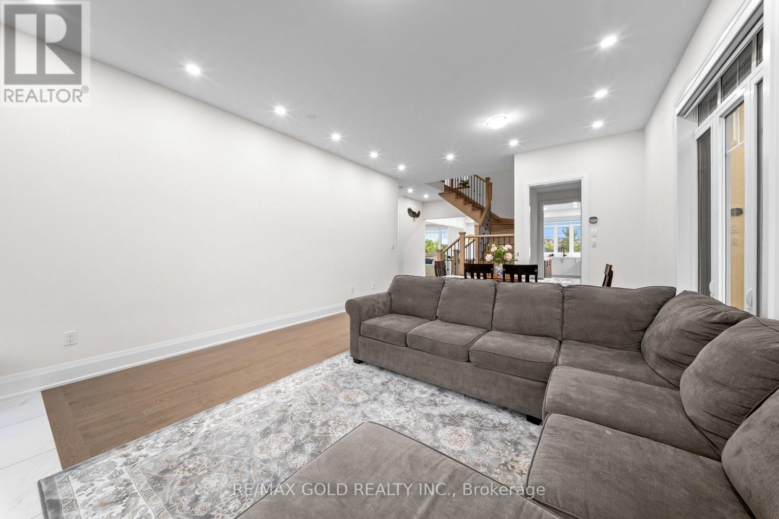 4 MADAWASKA ROAD - 12