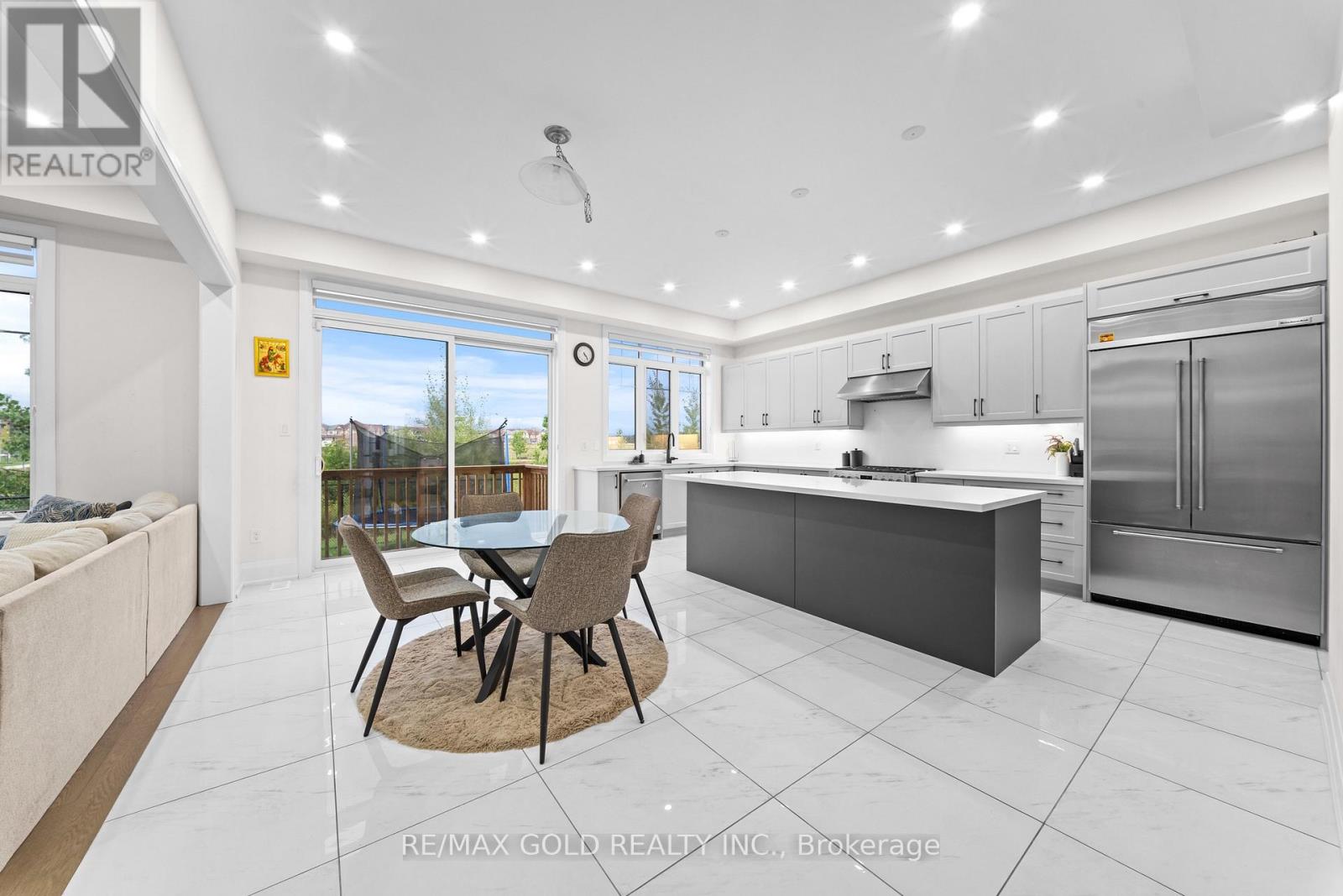 4 MADAWASKA ROAD - 16