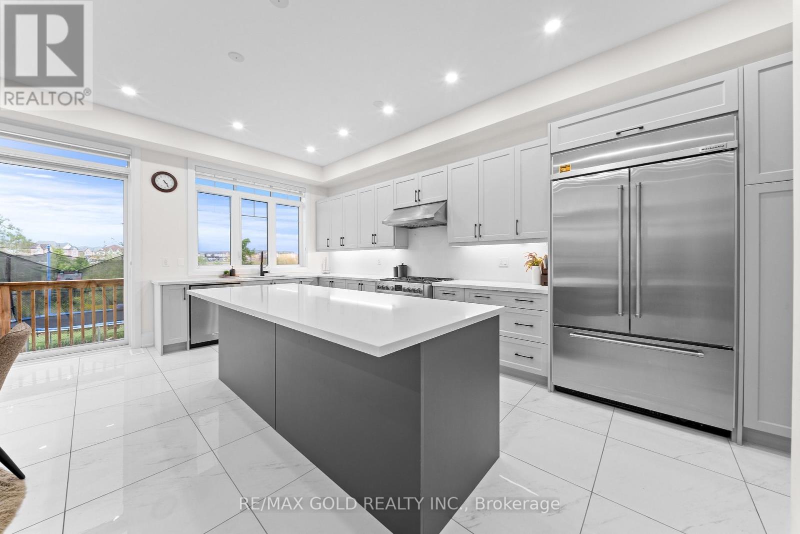 4 MADAWASKA ROAD - 17