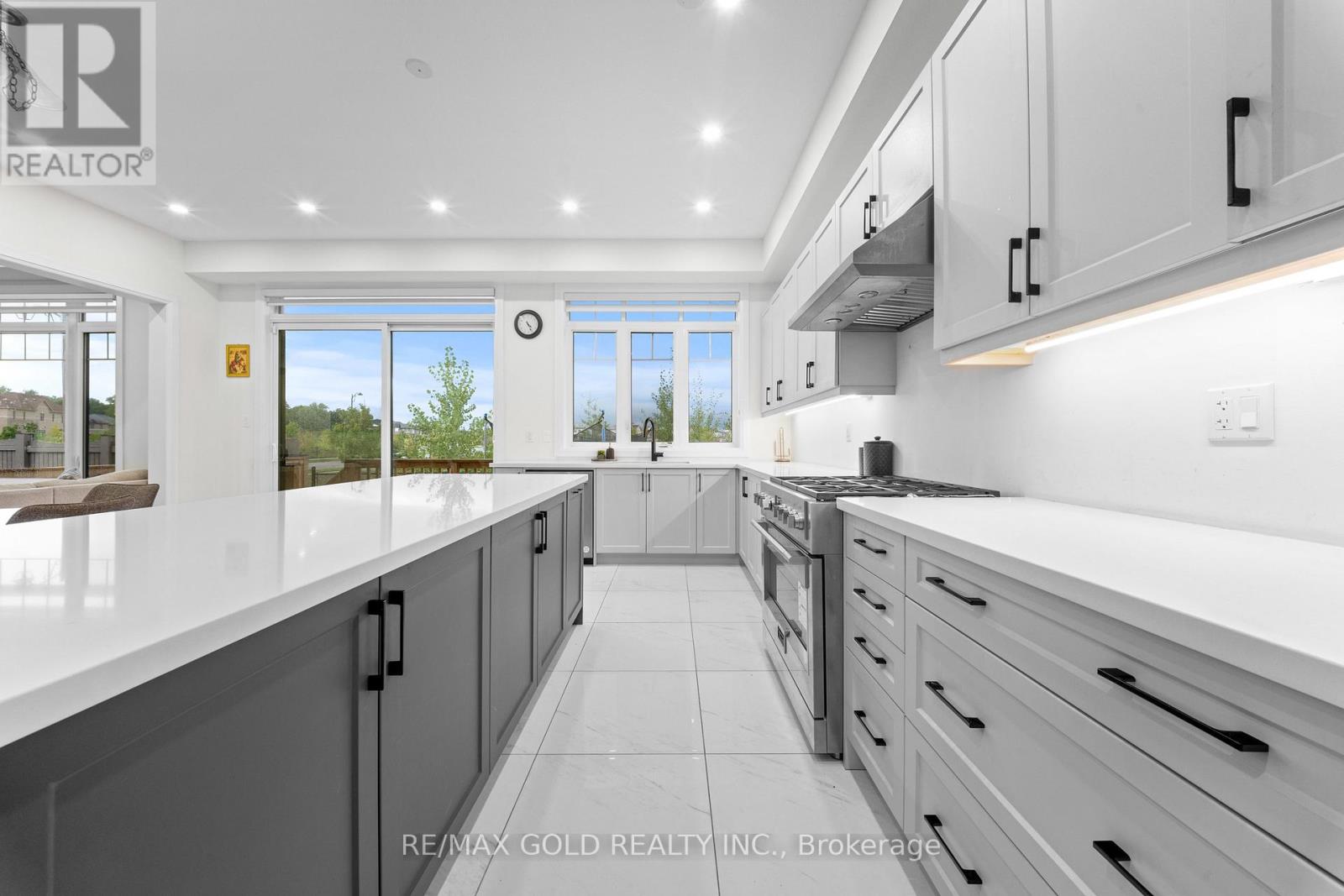 4 MADAWASKA ROAD - 19